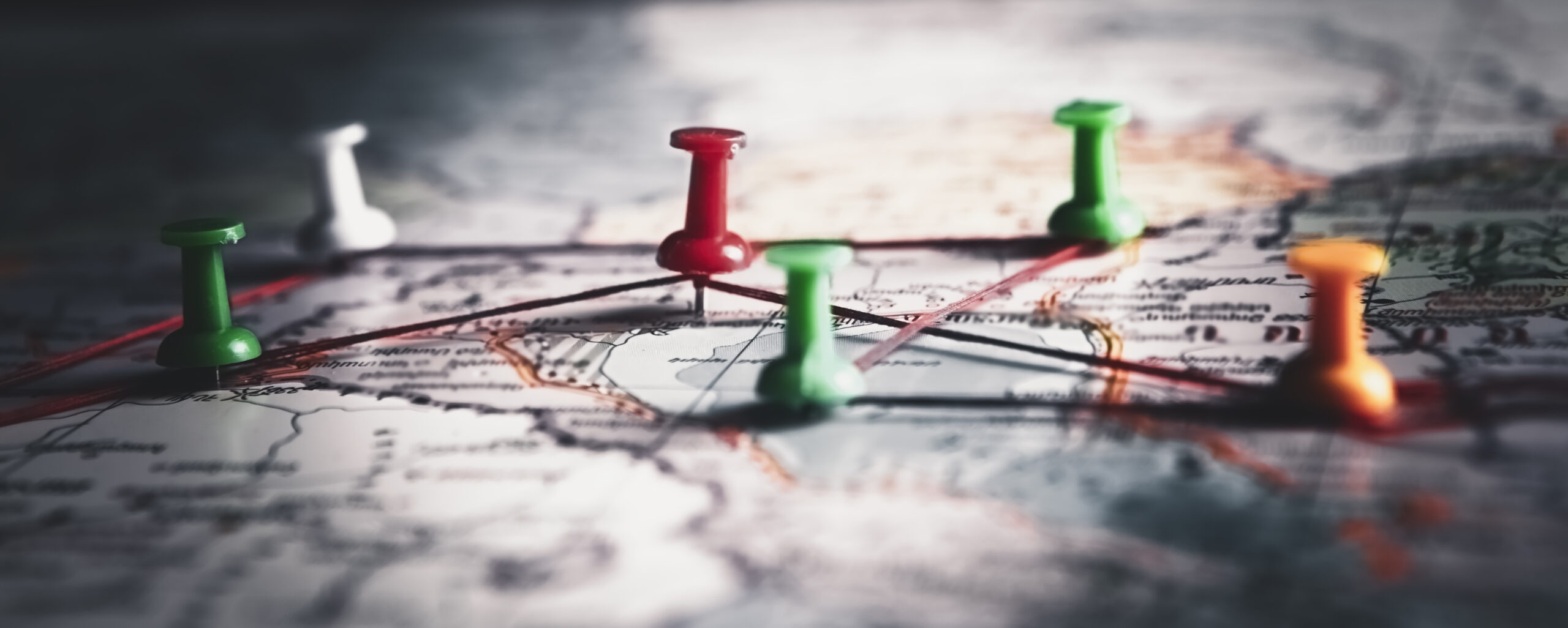 成功した歯科医師と充実したチームの笑顔